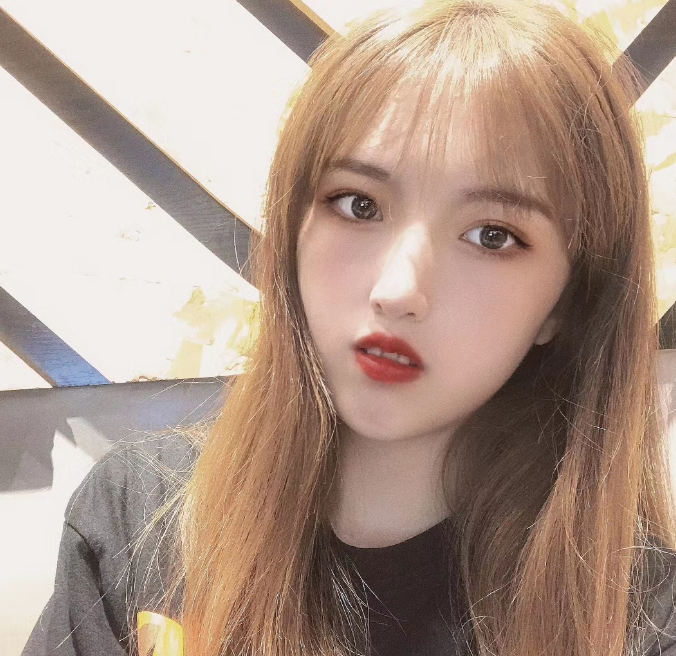 18岁的小姐姐